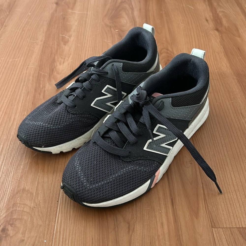 New Balance 009 grey and pink size US 6